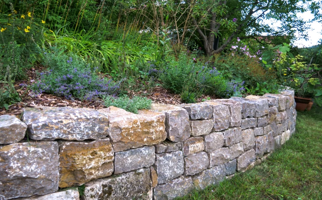 Mauer aus Steinen